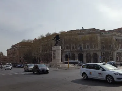 Памятник берсальерам