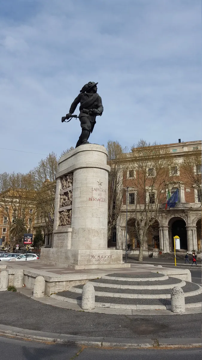 Памятник берсальерам